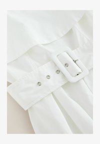 Unausgewählt, white