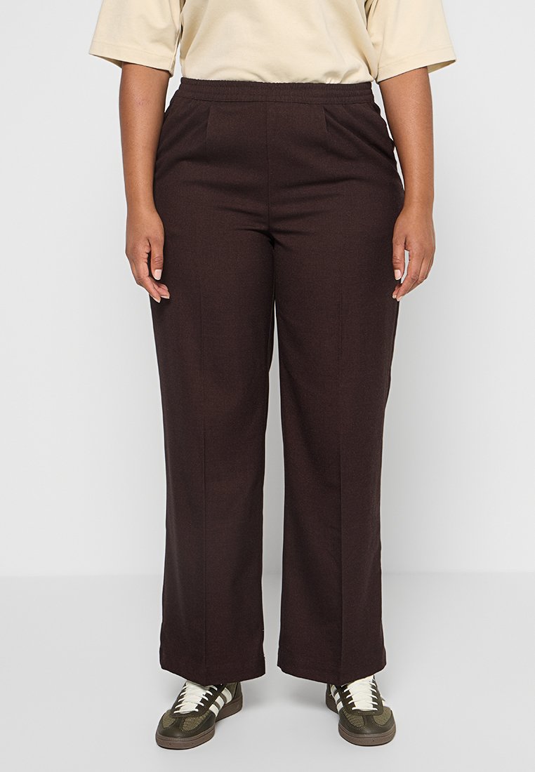 ONLY Carmakoma Broek donkerbruin