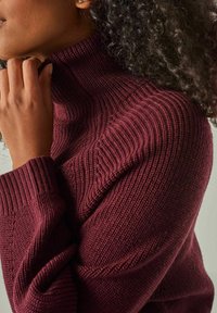 YOU LOOK PERFECT EVE - MERINO KNIT SWEATER WITH STAND-UP COLLAR - Strickpullover - bordeaux