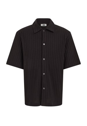 Melna īsroku ribota pogām aizdares krekls ar apkakli un piecām redzamām baltām pogām priekšpusē.