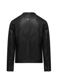 Giacca di pelle nera con una texture liscia, tasche laterali con zip e colletto semplice. Presenta una vestibilità dritta e maniche lunghe.