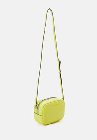 Calvin Klein Jeans SCULPTED CAMERA MONO - Torba preko tijela - absinthe