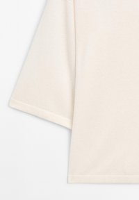 Short-sleeve ivory top made of soft fabric, featuring a relaxed fit, rounded neckline, and flat seams. Simple and versatile design.