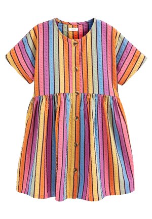 Robe rayée multicolore à manches courtes, encolure ronde, fermeture avant à boutons et jupe froncée ; présente des tons jaunes, roses, bleus et orange.