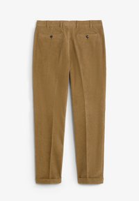 Pantalones de pana marrones con corte recto, dos bolsillos traseros con botones y puños enrollados en el dobladillo. Tela suave y texturizada.