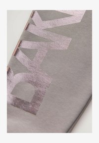 No seleccionado, charcoal grey