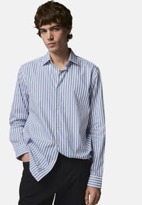 REGULAR FIT - STRIPE WITH CUT AWAY COLLAR - Ing - blue