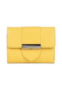 Portefeuille en cuir jaune avec une texture lisse, fermeture éclair et accents en métal argenté. Présente des détails cousus et un rabat décoratif.