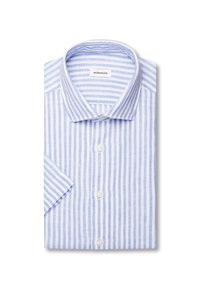 Chemise homme à manches courtes rayée verticalement bleu et blanc, avec boutons sur le devant et col pointu, pliée soigneusement.