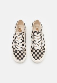 Vans OLD SKOOL TAPERED UNISEX - Joggesko - off-white/black