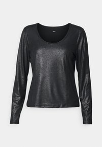 Svart langermet topp med scooped hals, med en metallisk glans og glatt stoff, tettsittende silhuett og minimale sømdetaljer.