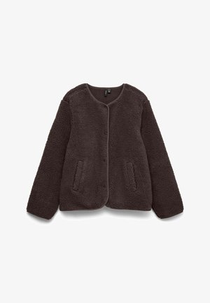 Temno rjava flis jakna z dolgimi rokavi, okrogel izrez, zapiranjem na pritisne gumbe in dvema sprednjima vstavnima žepoma, položena ravno na belem ozadju.