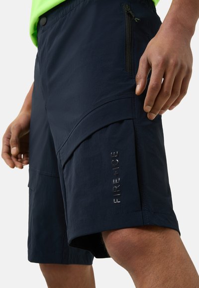 Marineblå cargo shorts med en glat tekstur, lynlåslomme og et synligt "FIRE+ICE" logoaccent på låret.