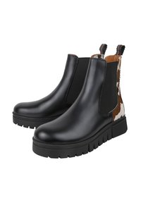 Stivali Chelsea in pelle nera con pannelli elastici laterali, un retro testurizzato marrone e bianco, e suola in gomma rigata per una migliore aderenza.