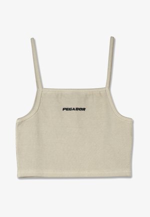 Beige ribbad crop top med tunna axelband och en logotyp som säger "PEGADOR" i svart på framsidan. Slät textur, minimalistisk design.