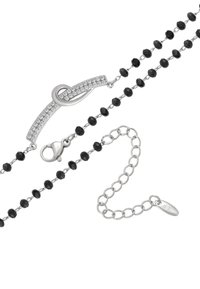 Cercea din mărgele negre cu un închizător din argint și o bară decorativă din argint cu accente de cristal. Textură detaliată și finisaj lustruit.