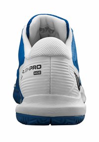 Scarpa sportiva blu e bianca con tomaia texture, colletto imbottito e suola in gomma. Presenta il marchio "RushPro ACE" sul lato.