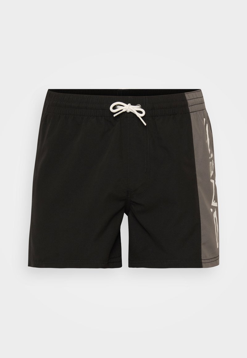 Shorts de bain noirs avec une taille élastique et un cordon blanc, un panneau gris et un imprimé graphique sur le côté.