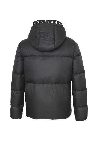 Giacca a vento nera con cappuccio, caratterizzata da un design trapuntato e una fascia elastica al colletto. Tessuto liscio senza motivi o dettagli visibili.