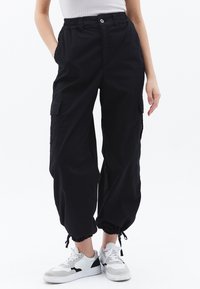 OXXO HIGH RISE WITH POCKETS - Kapsáče - black