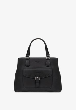 Zwarte leren handtas met een gestructureerd ontwerp, voorzien van bovenhandvatten, een voorvak met een gesp en accenten in zilverkleurige hardware.