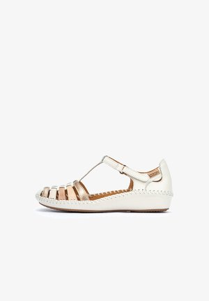 Sandale en cuir blanc avec un design à bride T, accents dorés et détails découpés. Présente des coutures le long de la semelle et un dos fermé.