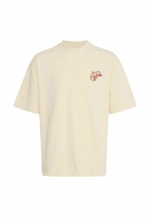 Kridhvid bomulds t-shirt med en afslappet pasform, rund halsudskæring, korte ærmer og et rødt grafisk tryk på venstre brystområde.