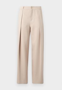 Pantalones beige de corte recto, con dos pliegues frontales, cierre con botones y textura suave. No se ven bolsillos en la imagen.