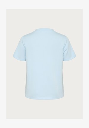 Lyseblå bomulds t-shirt med korte ærmer, blød tekstur og en klassisk rund halsudskæring. Har et simpelt design uden mønstre eller accenter.