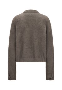 Rückansicht einer langärmeligen, kurzen, flauschigen grauen Jacke mit geknöpften Manschetten und einem kleinen Kragen.