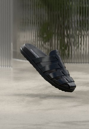 ROBERT 42 - Klumpák - black