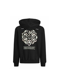Hanorac negru cu un design floral mare și colorat pe spate. Text alb deasupra și dedesubtul designului. Croială standard cu glugă ajustabilă.
