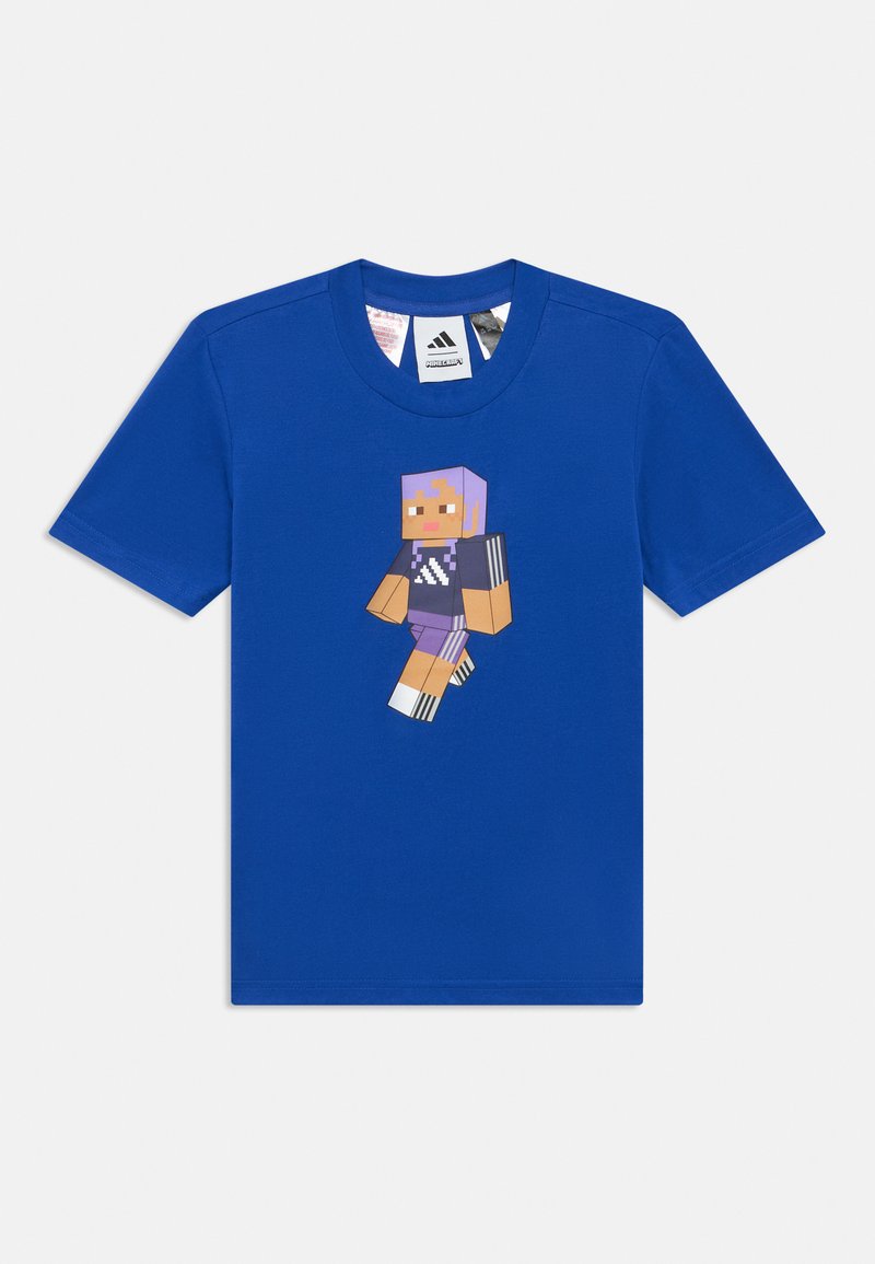 Kék rövid ujjú póló, előlapján pixeles Minecraft karakter látható, fekete és lila Adidas ruházatban.