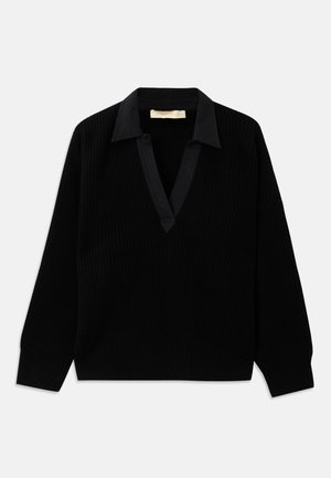 Sweater noir avec une texture côtelée, col en V et un col noir contrastant, et des manches longues. Design simple sans motifs visibles.