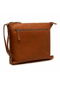 Borsa a tracolla in pelle marrone con chiusura con zip, tracolla regolabile e tasca frontale. Texture liscia e forma rettangolare con linee pulite.