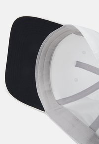 Thumbnail Image 4