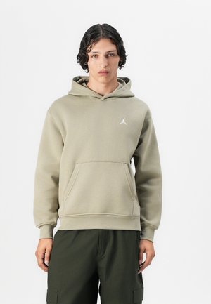 Haut à capuche en coton vert olive avec une poche avant, un cordon de serrage à la capuche et un petit logo Jumpman blanc sur la poitrine.