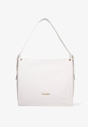 Witte leren schoudertas met een gladde textuur, gouden hardware accentueringen en een bedrukt logo aan de onderkant. Bevat een enkele, brede schouderband.