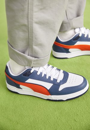 Puma GAME UNISEX - Baskets basses - white/fall foliage/inky blue/new navy/gold