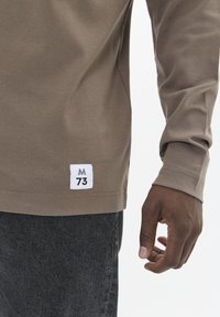 Matinique Camiseta de manga larga - walnut