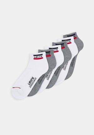 Viis paari pahklu sokke valge ja halli tooni. Igal paaril on soonikäär, millel on logo bänd "Levi's" ja punased aktsendid.