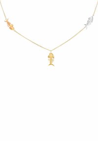 Ogrlica s ribjim kostnim vzorcem iz zlata in srebra na nežni verižici, ki vsebuje tri obeske: enega iz zlata, enega iz srebra in enega iz rožnatega zlata.