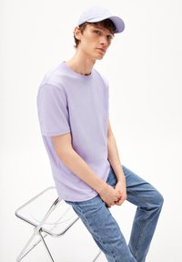 ARMEDANGELS MAARKOS - T-Shirt basic - lavender light