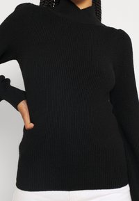 b.young Strickpullover - black