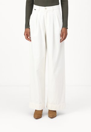 Wide Leg - open white