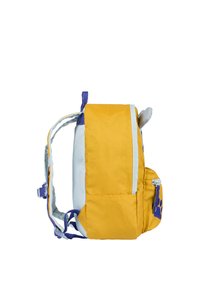 Zaino in tessuto giallo e azzurro chiaro con spallacci regolabili, tasca laterale e dettagli grigi. Presenta un design giocoso con bordi arrotondati.