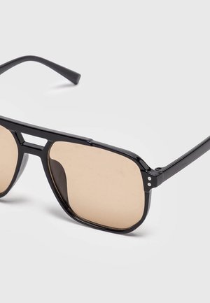 Gianni Kavanagh, PILOT - Gafas de sol - peach