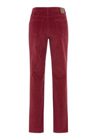 Pantalon en velours côtelé rouge montré de dos avec deux poches, des passants pour ceinture et une petite étiquette de marque beige sur la ceinture.