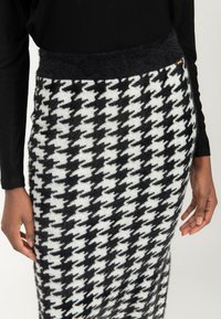 INFLUENCER Kokerrok - milk