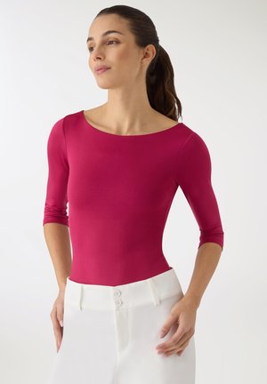 - Bluzka z długim rękawem